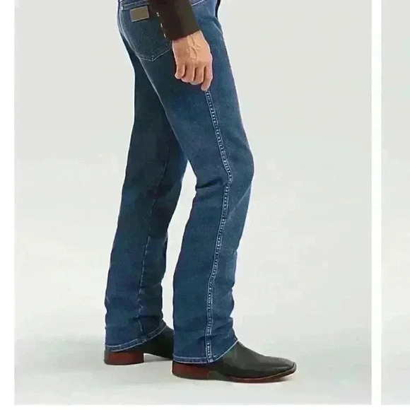 Men’s 42 x 30 cowboy cut Wrangler denim - Picture 6 of 6